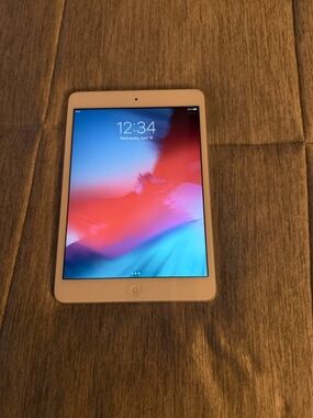 Apple iPad Mini 2Tablet - White Front